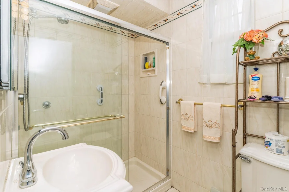Photo of 35 Roydon Drive N