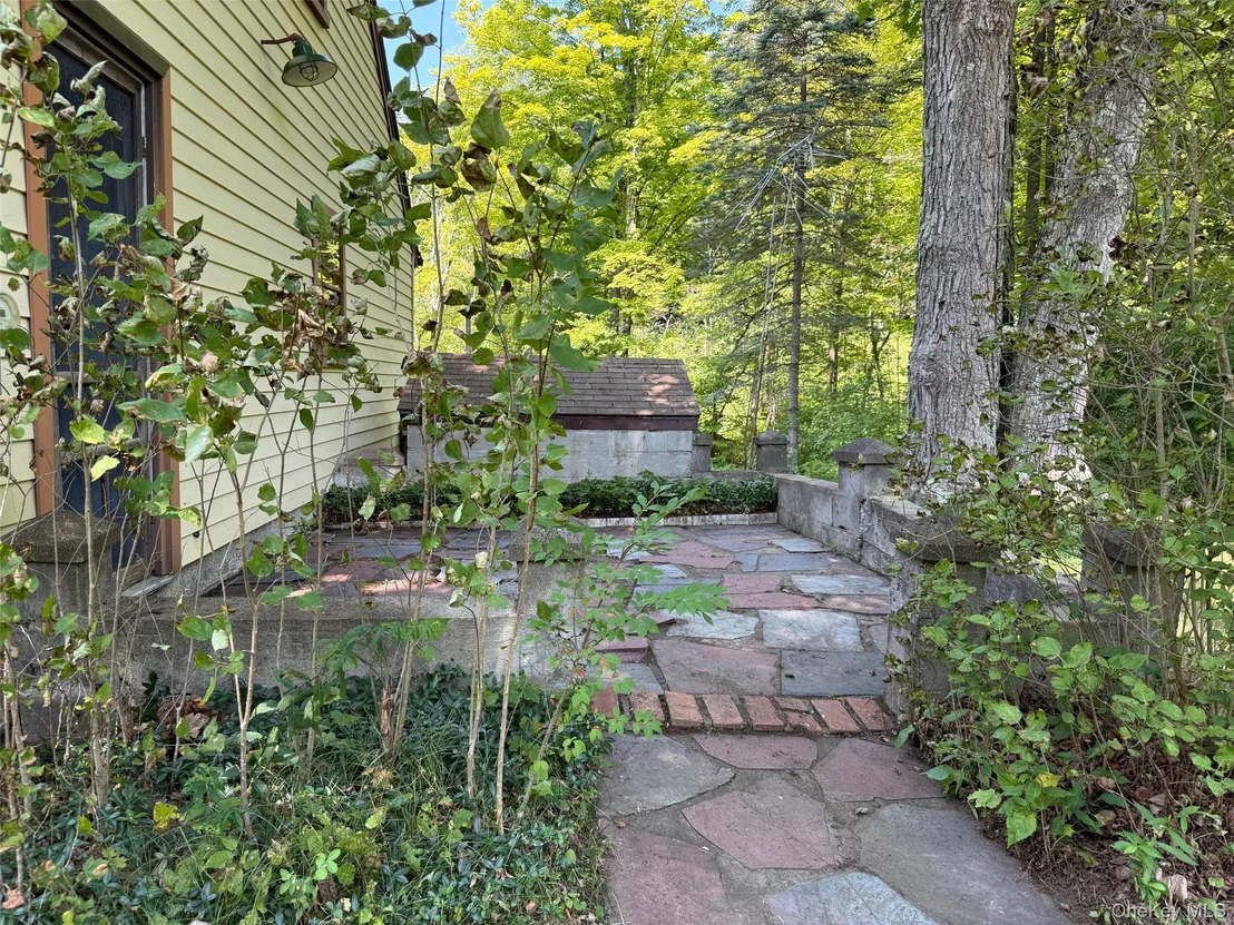 Photo of 472 Doodletown Road