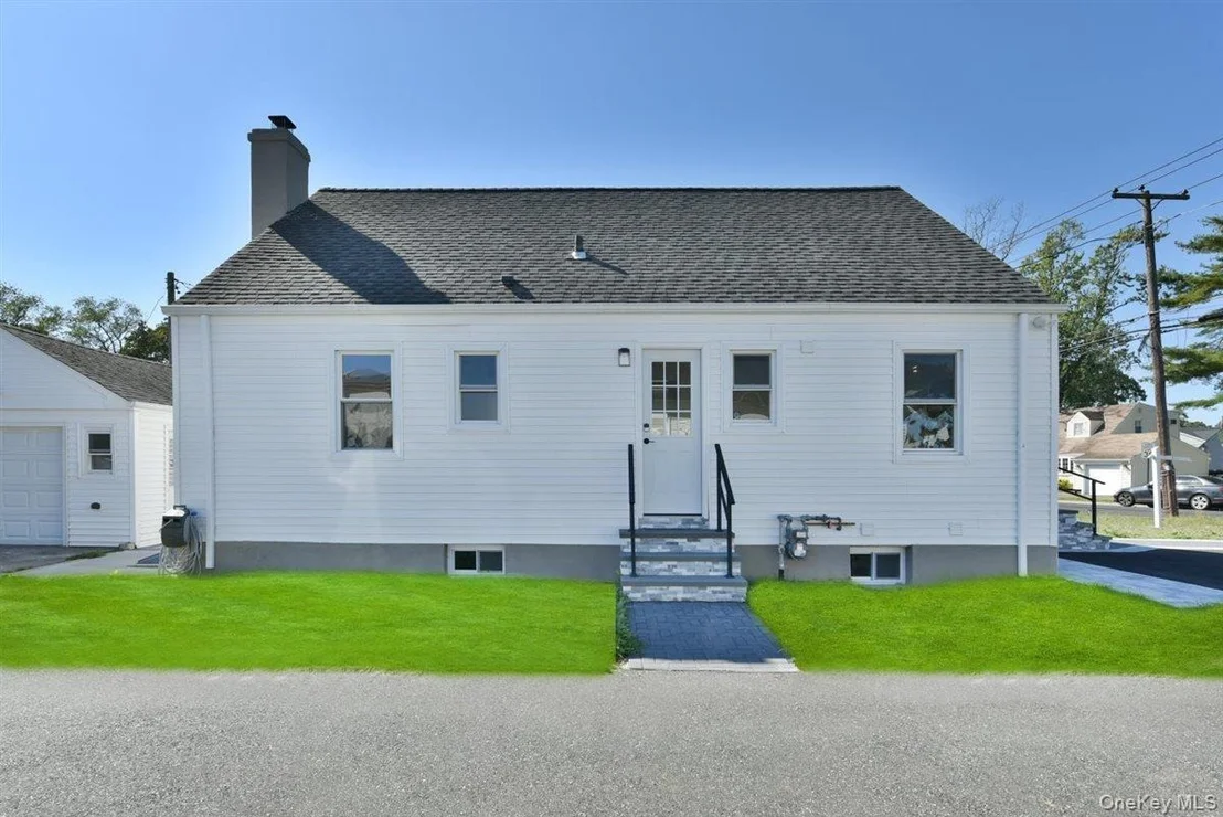 Photo of 461 Pinebrook Avenue