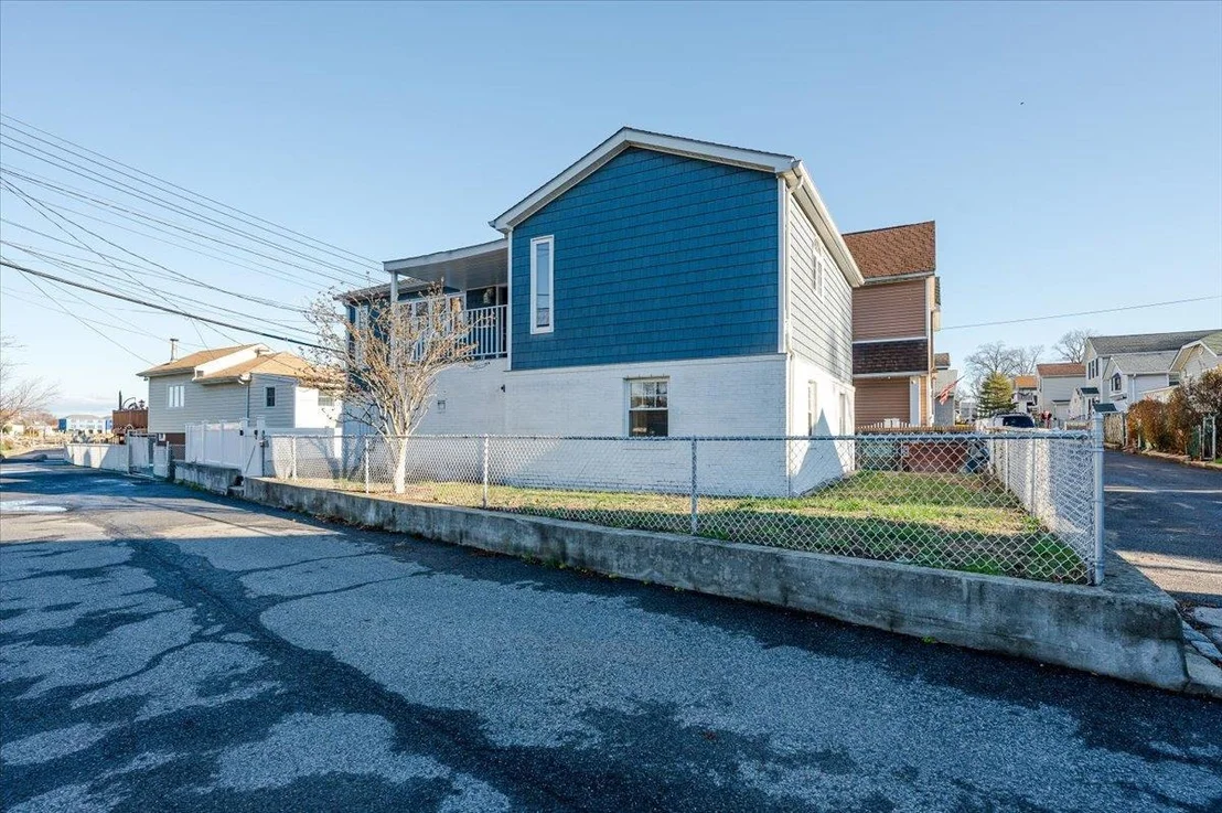 Photo of Unit D at 46 Edgewater Park
