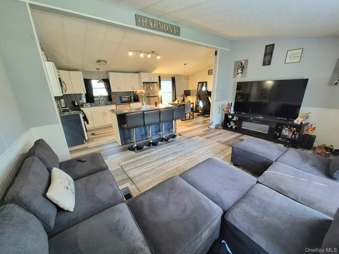 Photo of 37-28 Hubbard Avenue