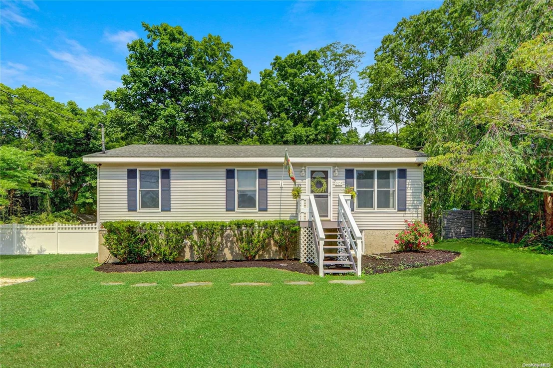 Photo of 205 Washington Drive