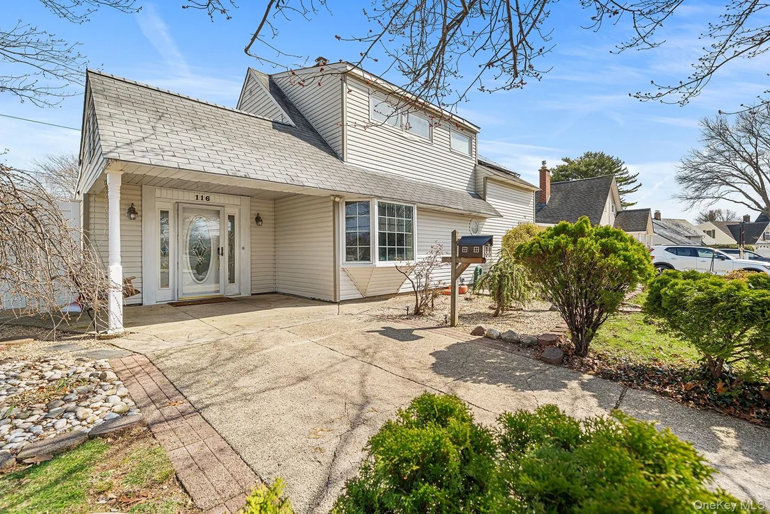 Photo of 116 Red Maple Drive N