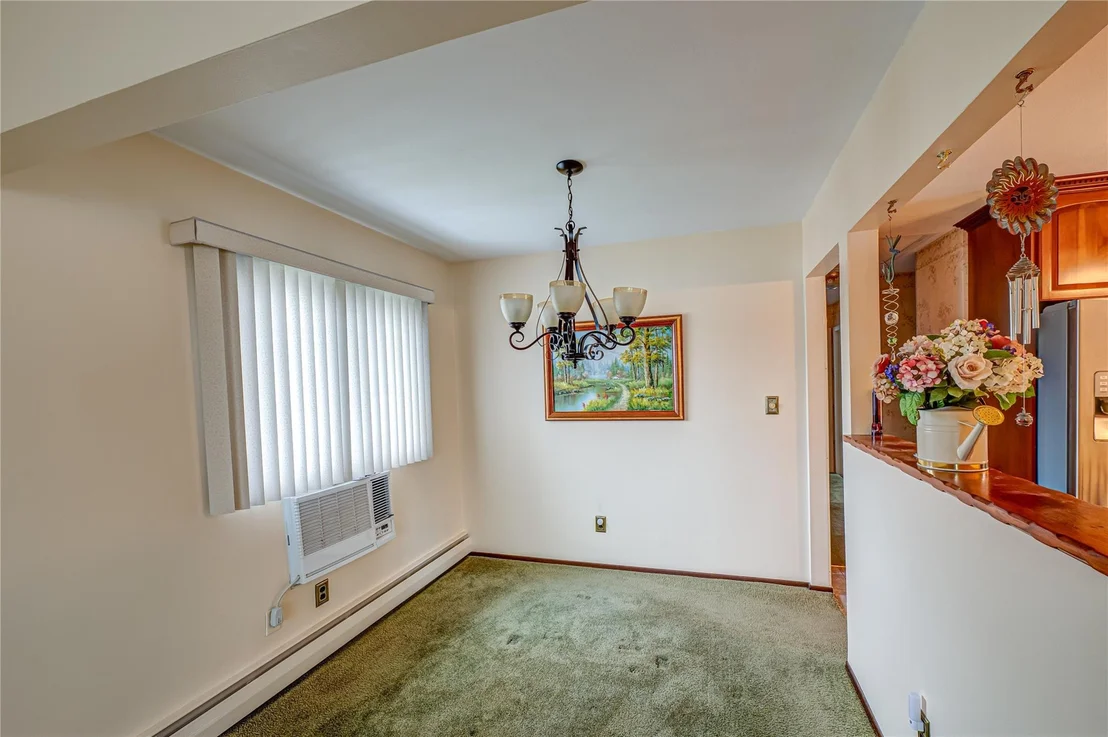 Photo of 50 West Hampton Road