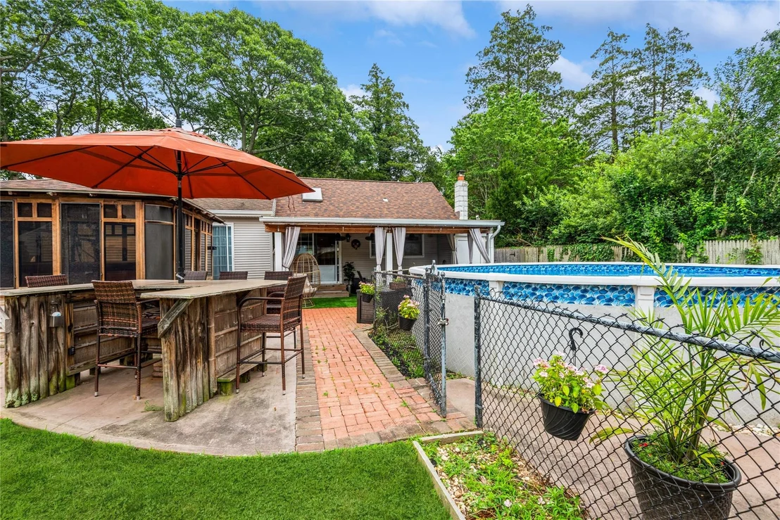 Photo of 120 Lynbrook Drive