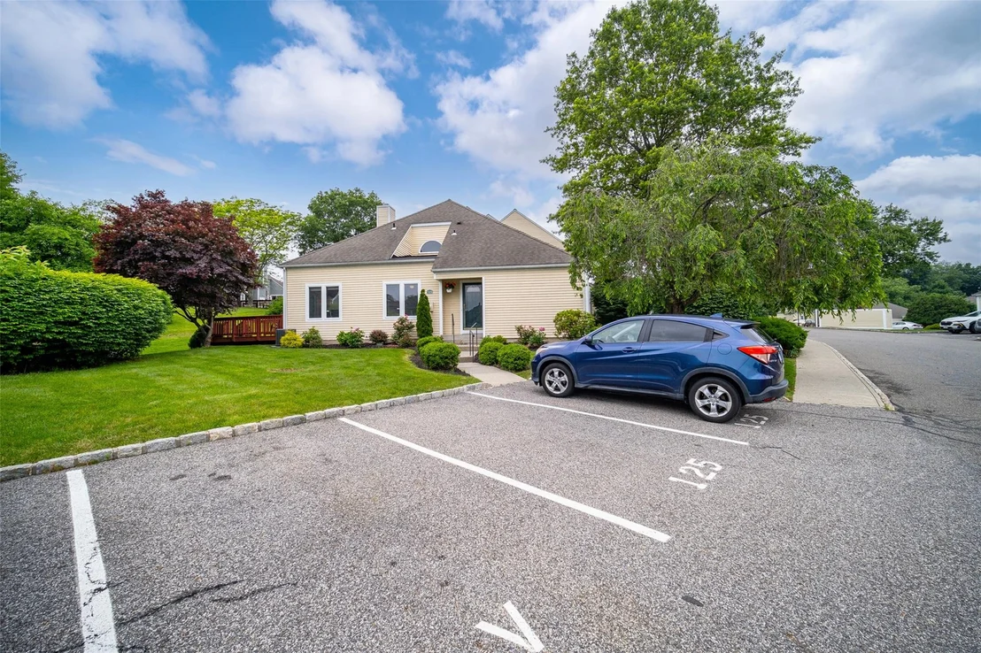 Photo of 125 Fairways Crescent