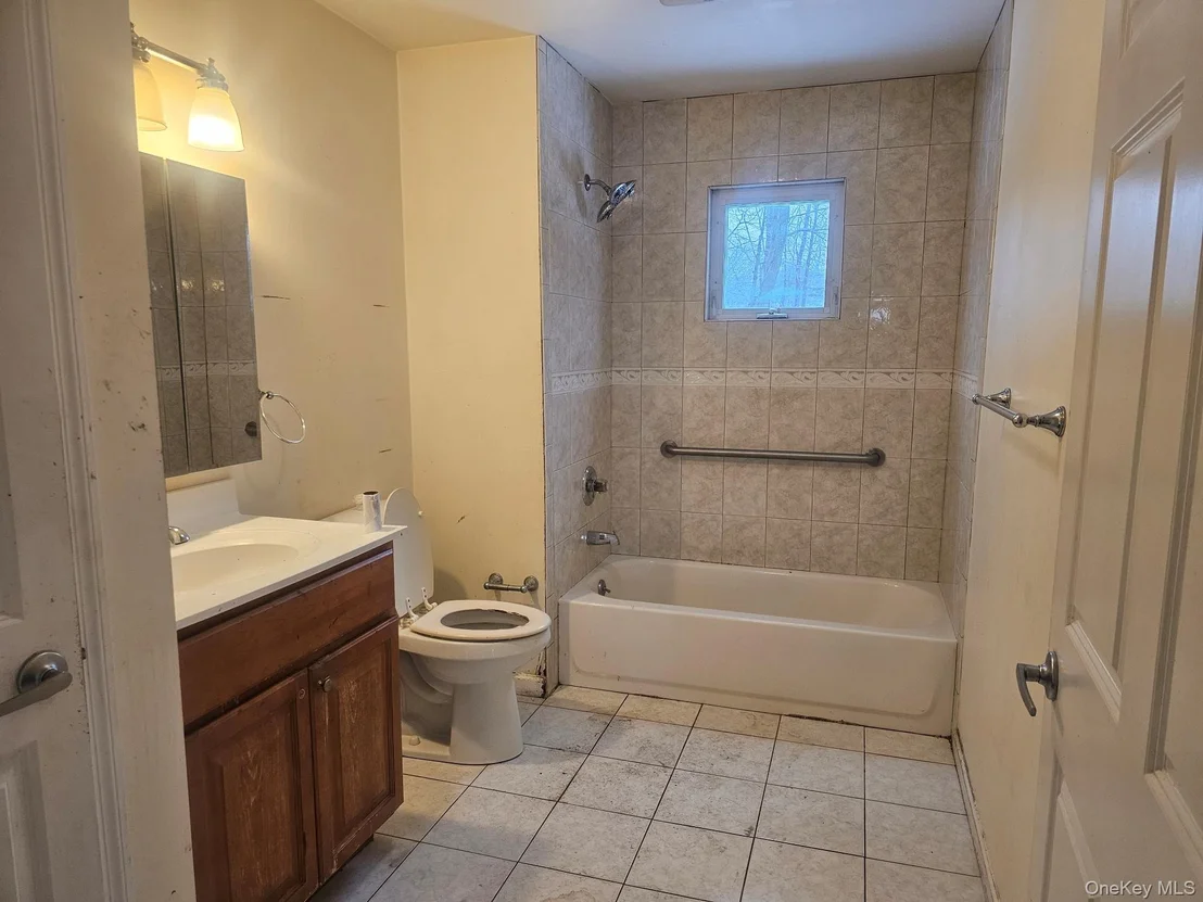 Photo of 556 Taylor Avenue