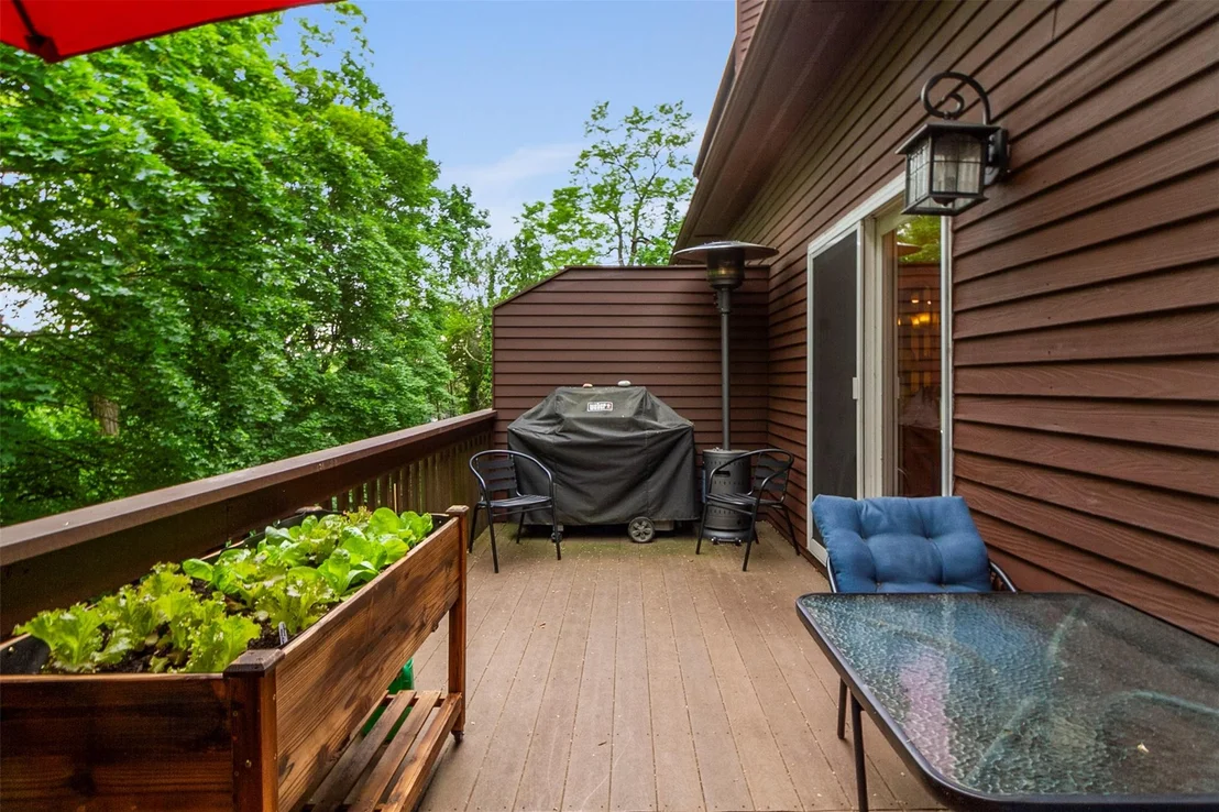 Photo of 8 Knoll View