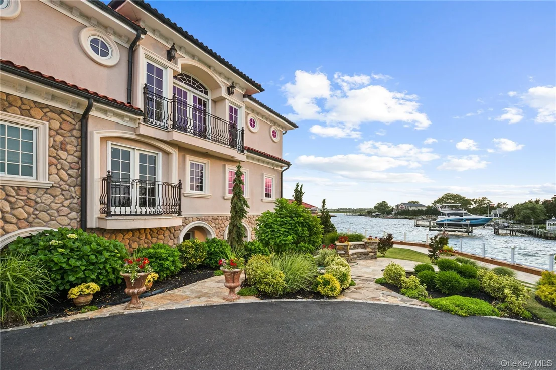 Photo of 1101 Harbor Road