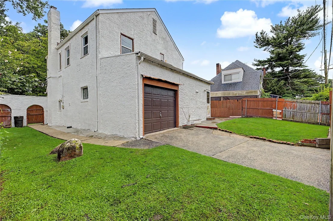 Photo of 25 Longmeadow Road