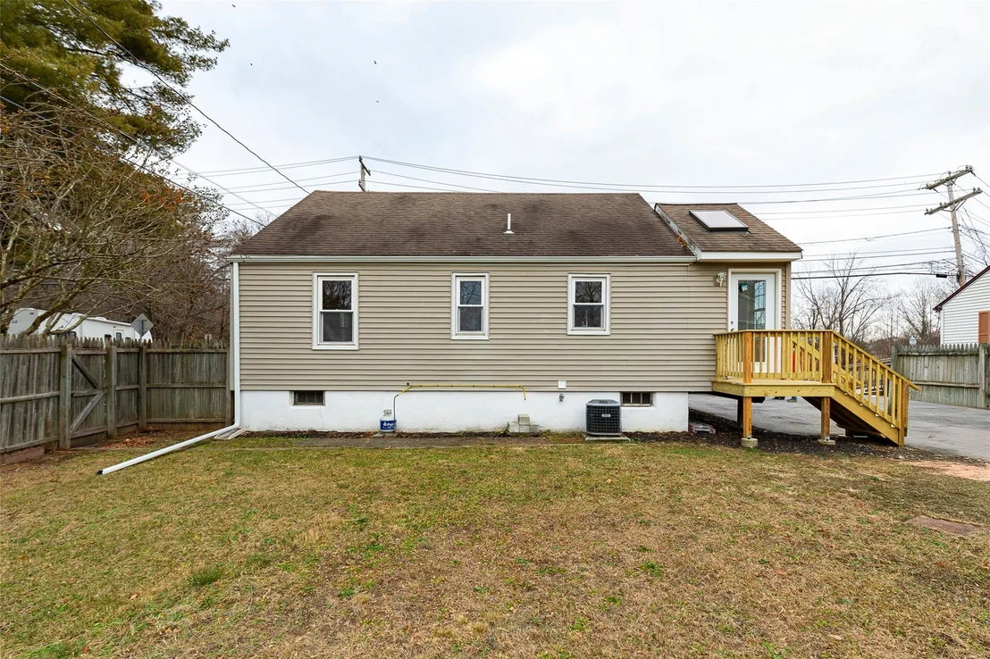 Photo of 305 Violet Avenue