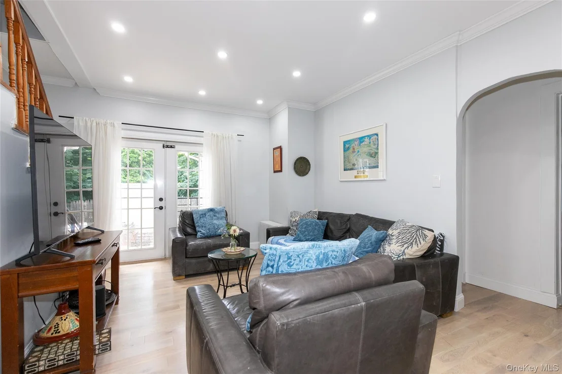 Photo of 367 Summit Avenue