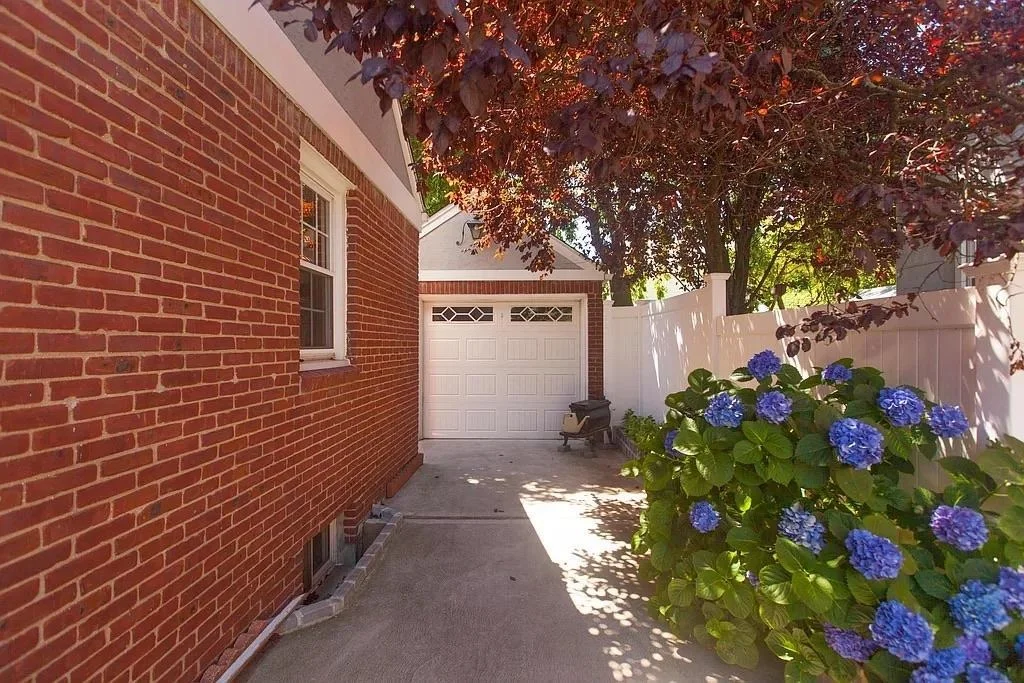 Photo of 2412 Central Avenue