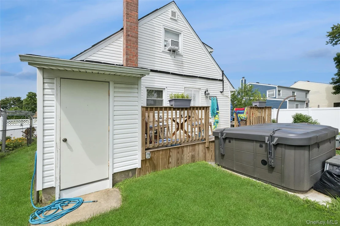 Photo of 231 E Hampton Road