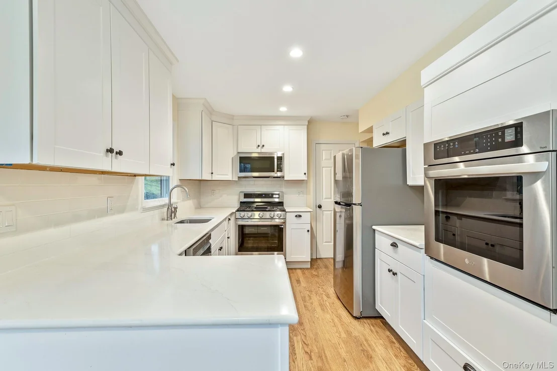 Photo of 451 River Road