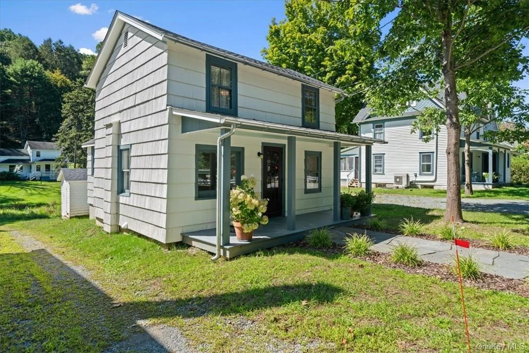 Photo of 2585 River Road