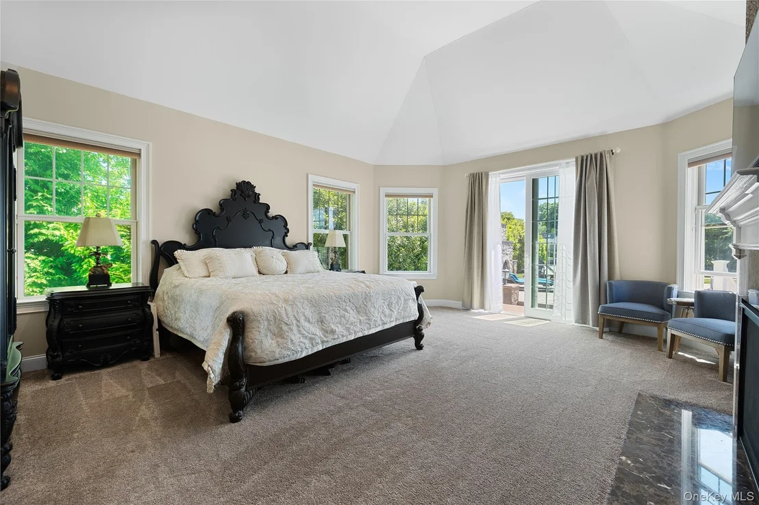 Photo of 65 W Bayberry Road