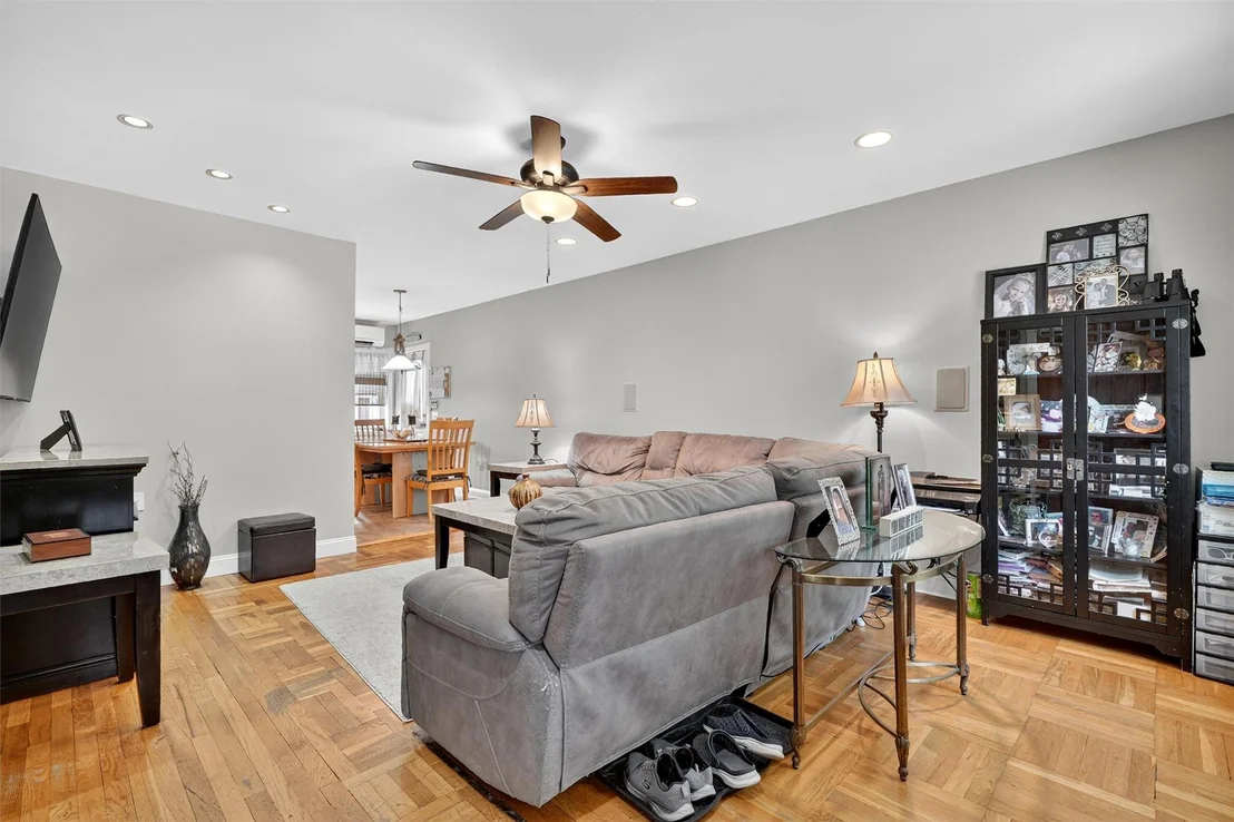 Photo of 767 Clarence Avenue