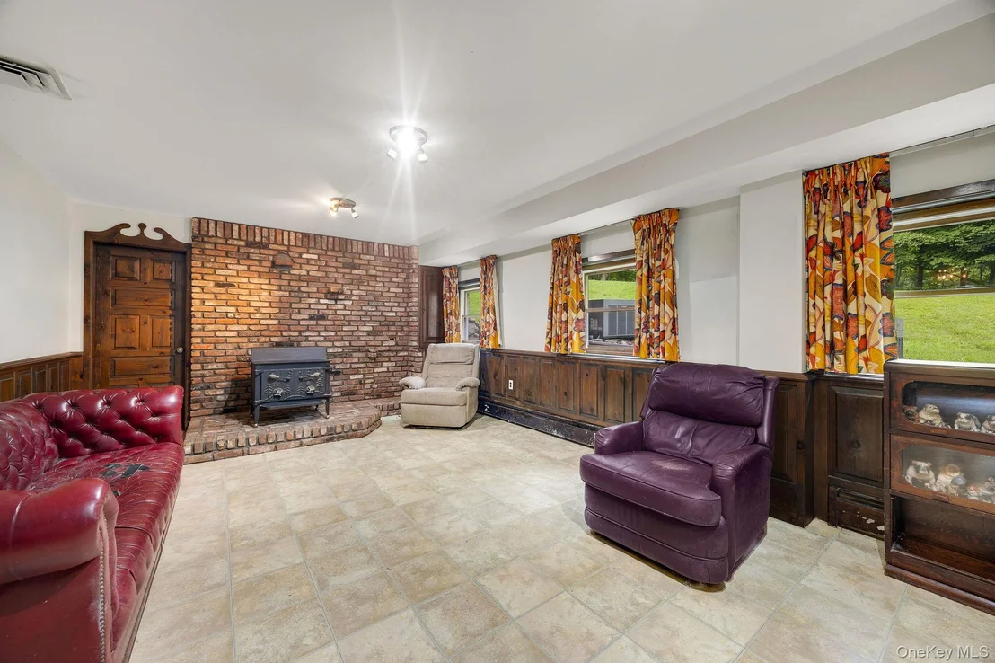 Photo of 1007 Haverstraw Road