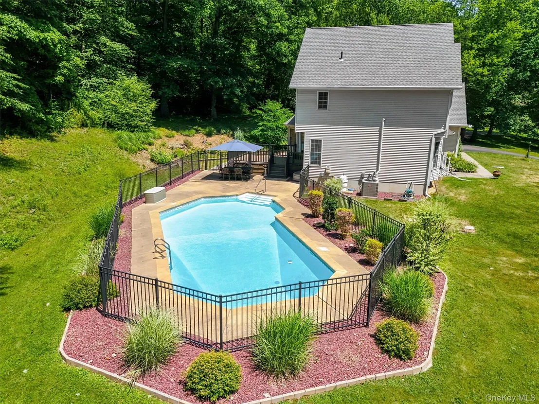 Photo of 32 Robinson Lane