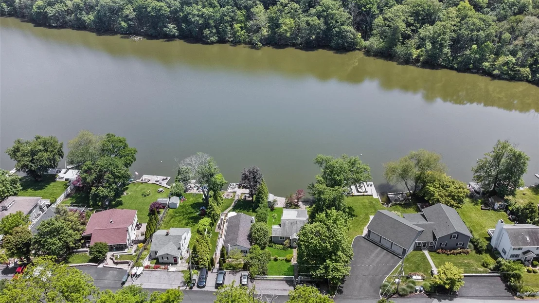 Photo of 65 Lakeside Road