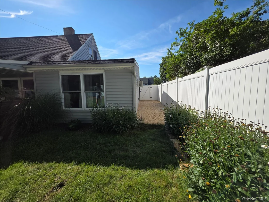 Photo of 140 Springtime Lane W