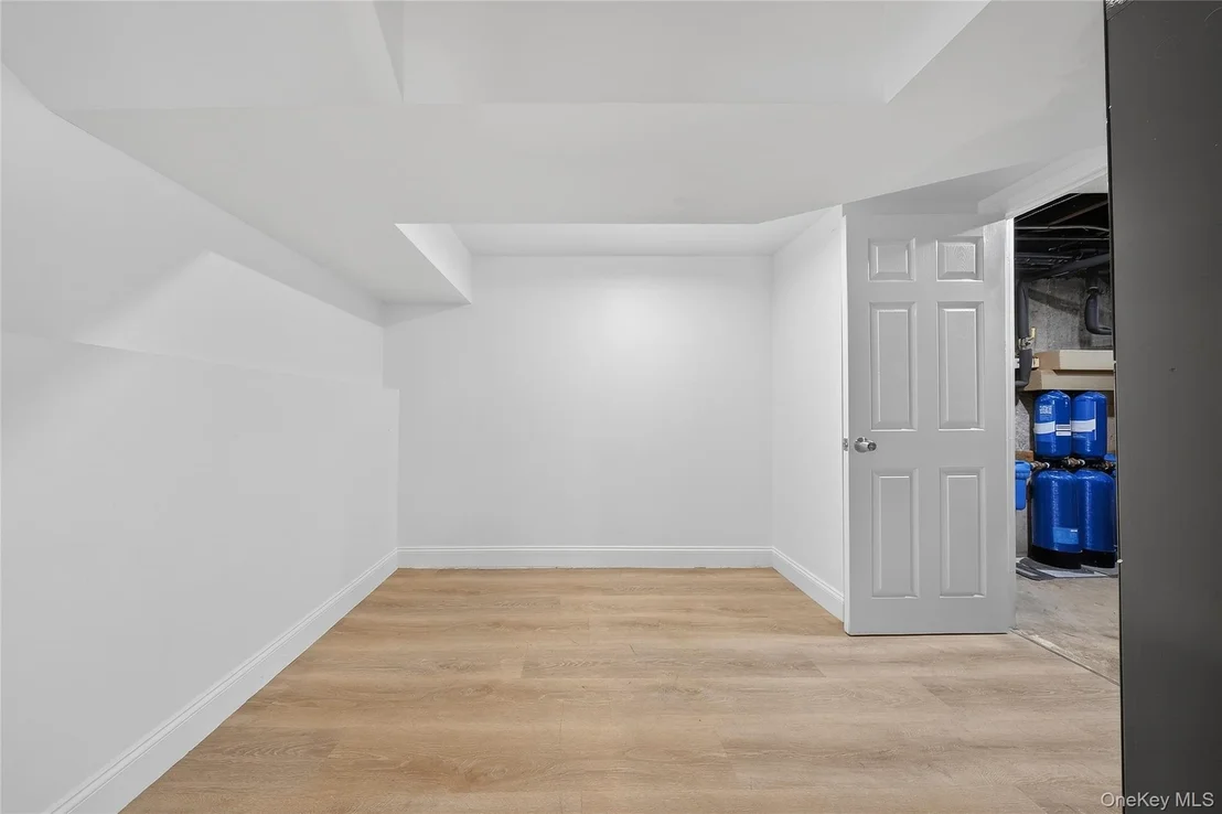 Photo of 38 S Oaks Boulevard