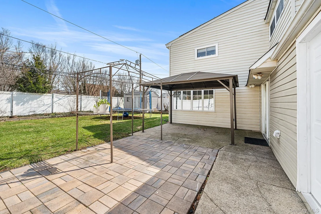 Photo of 116 Red Maple Drive N