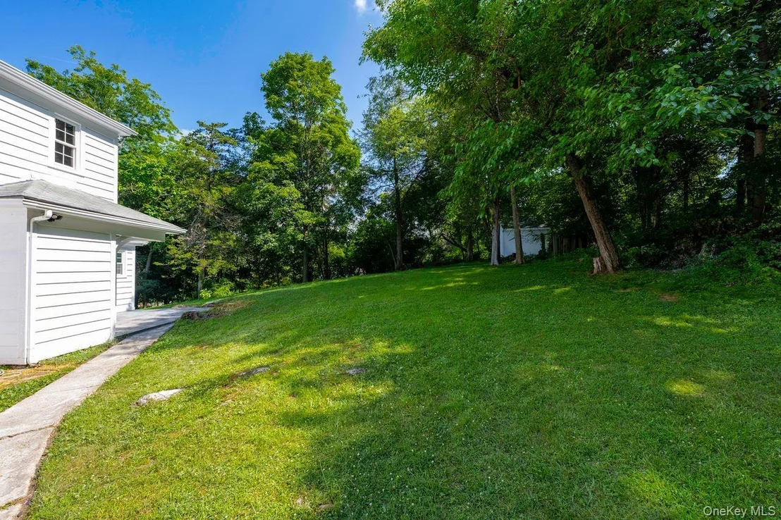 Photo of 2123 New Hackensack Rd