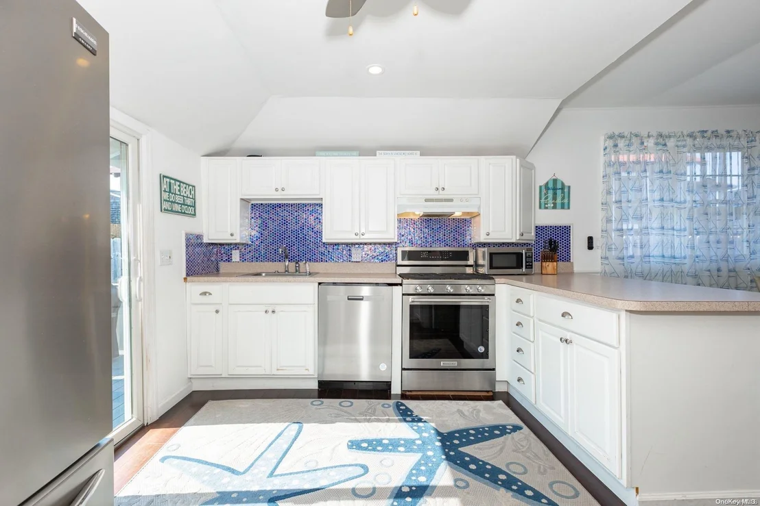 Photo of 956 Surfview Walk