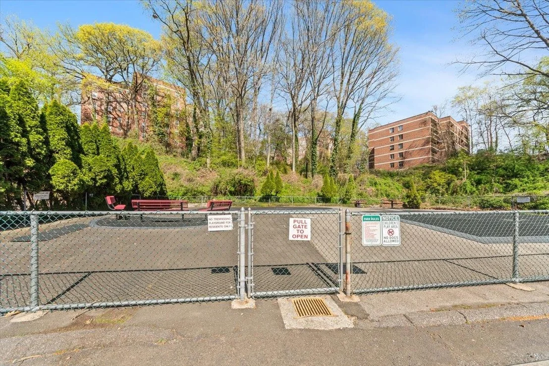 Photo of Unit 6F at 821 Bronx River Road