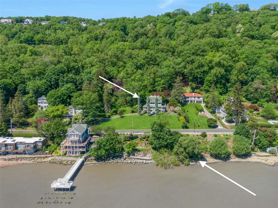 Photo of 225 River Road