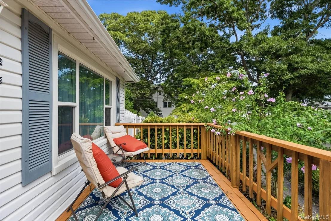 Photo of 211 Hampton Avenue