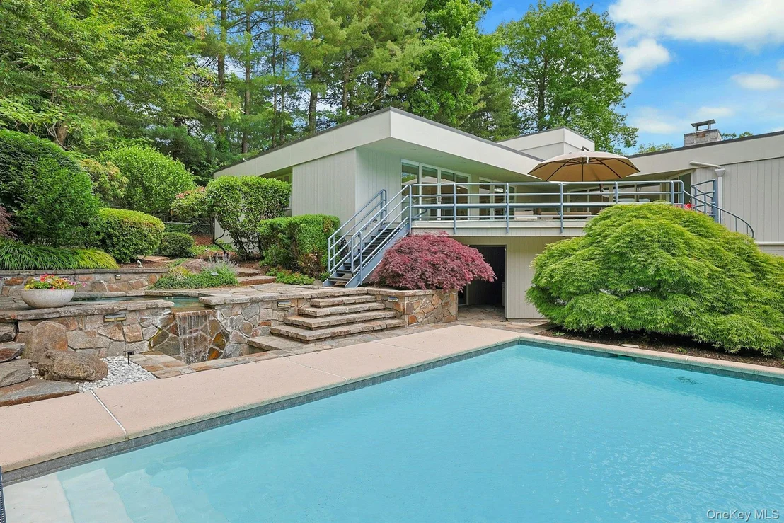 Photo of 10 Cypress Point Drive