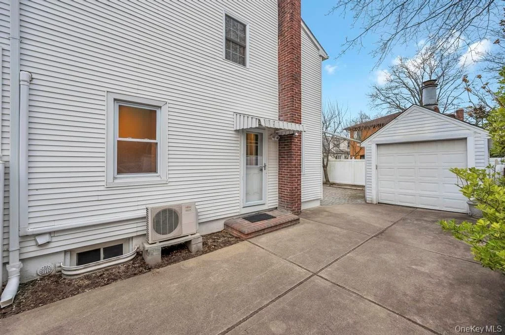 Photo of 2585 Oceanside Road