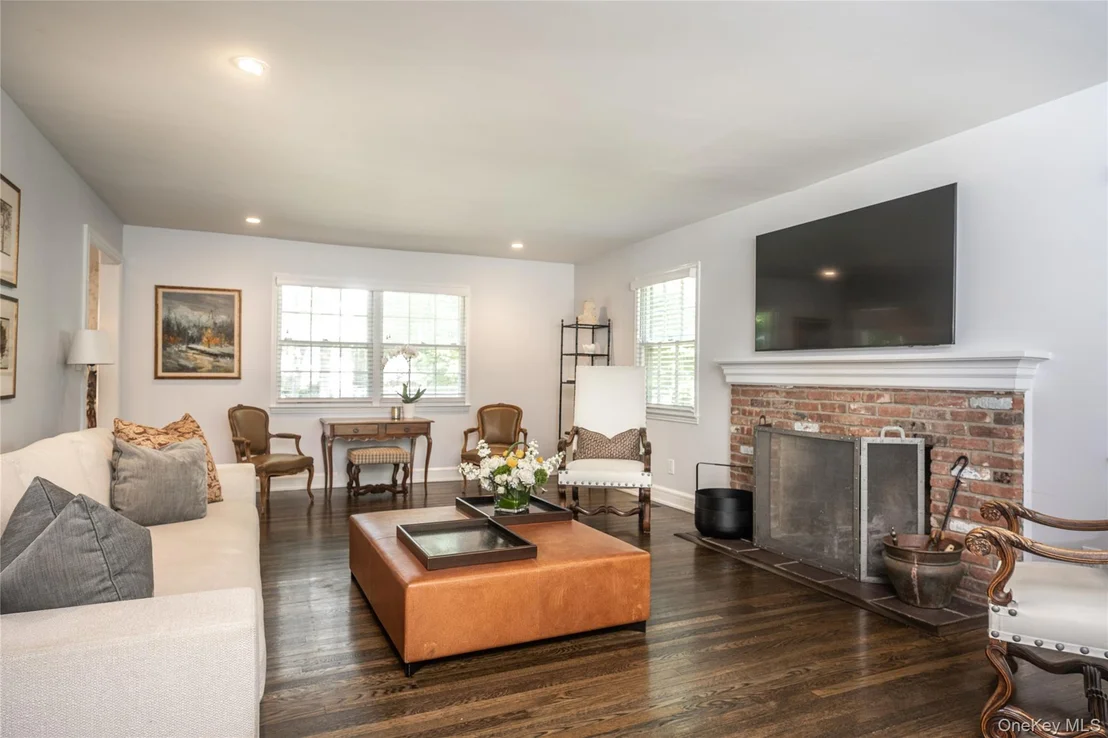 Photo of 15 Laurel Hill Road