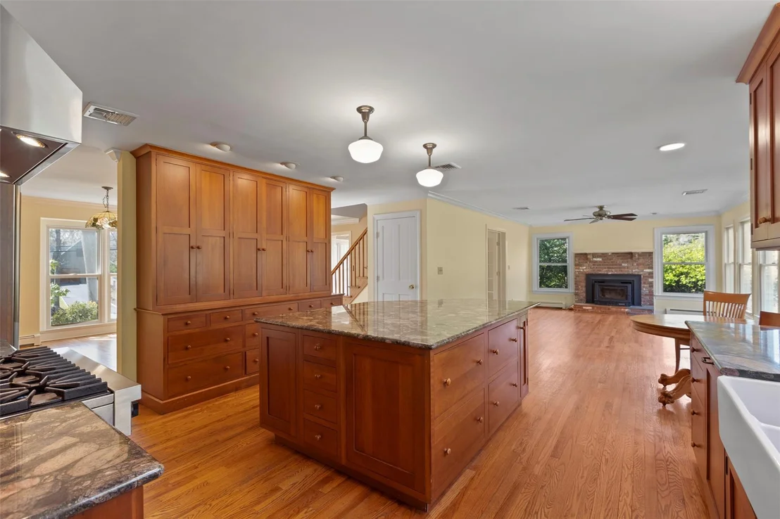 Photo of 7 Locust Avenue