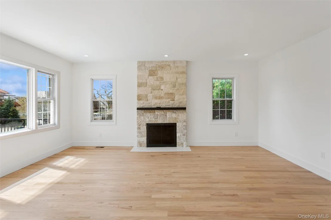 Photo of 449 W Beech Street