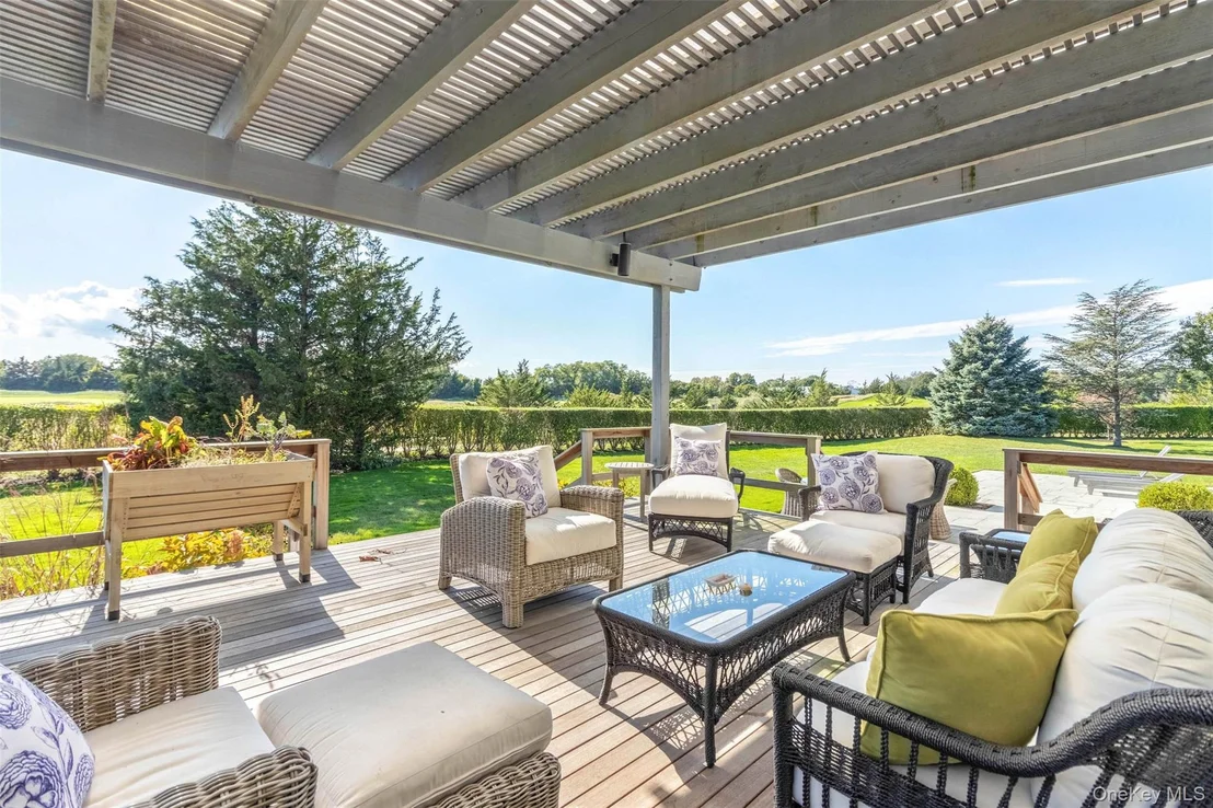 Photo of 350 Laurel Way