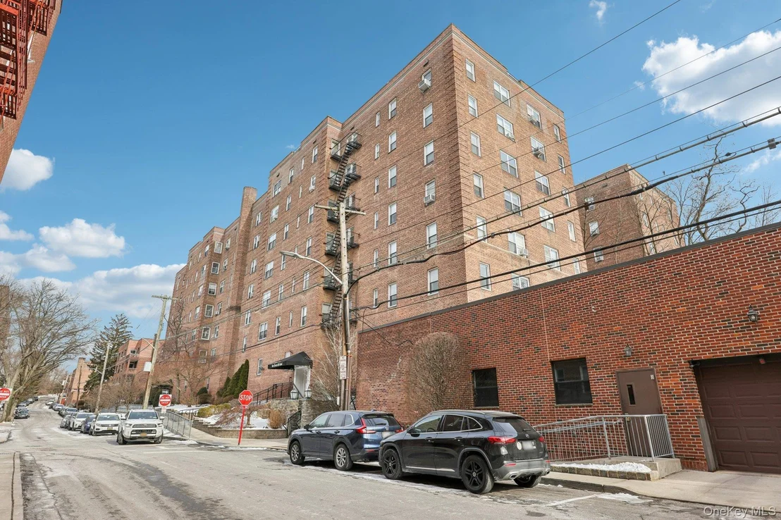 Photo of Unit 3S at 1 Bronxville Road