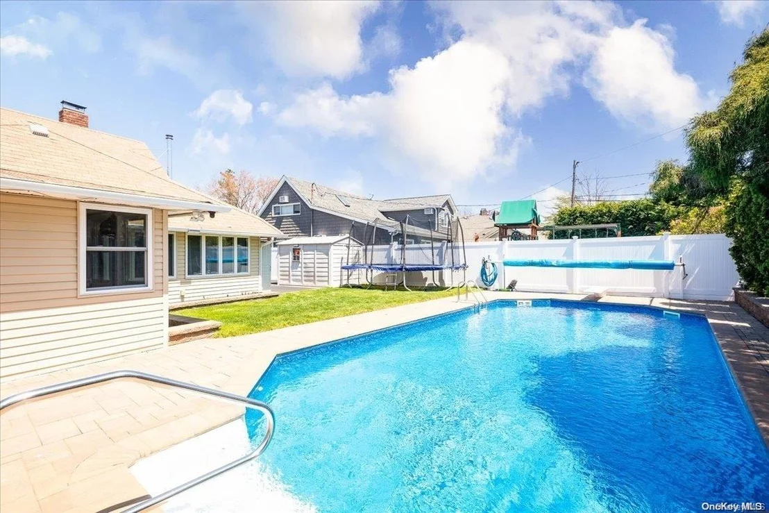 Photo of 8 Serpentine Lane