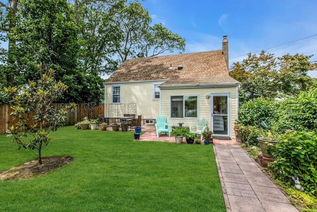 Photo of 15 Robbins Avenue