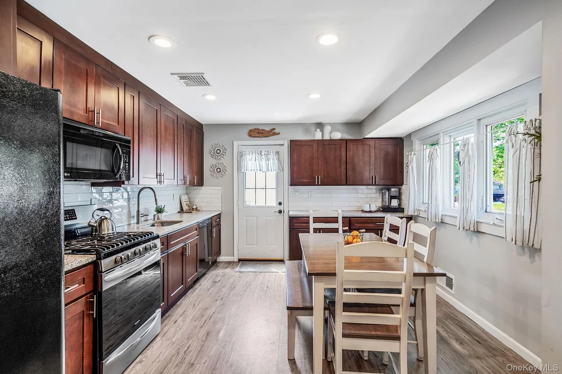 Photo of 121 Selden Boulevard