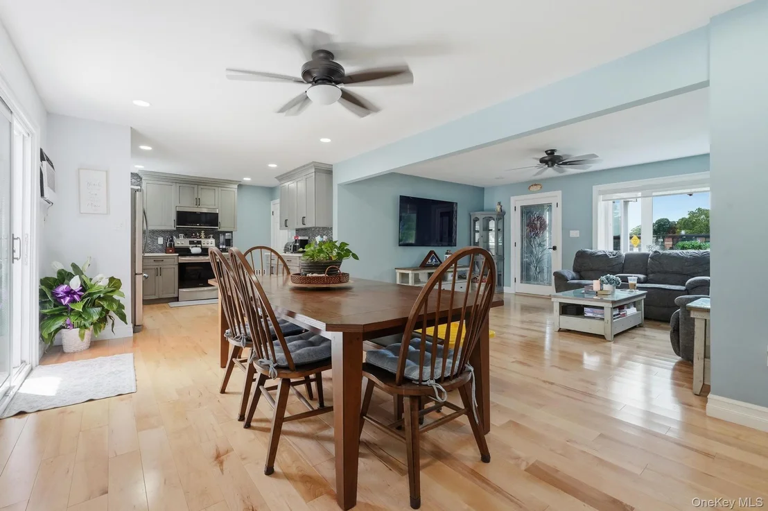 Photo of 841 Willow Road