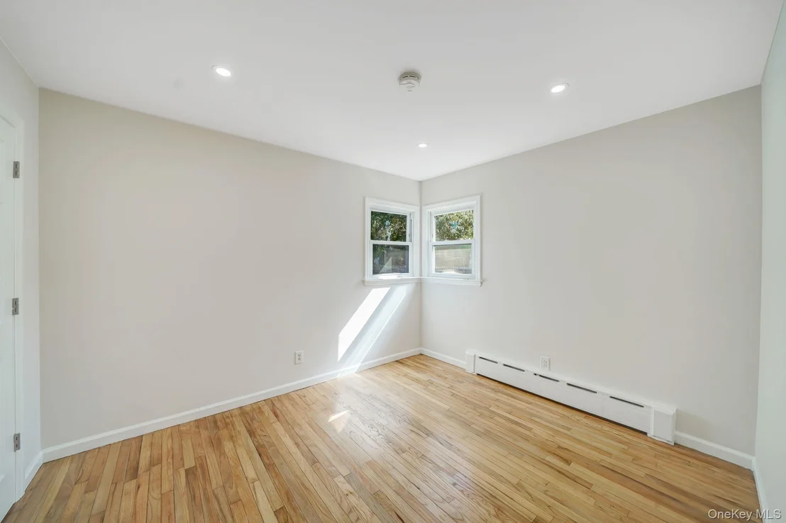 Photo of 2 W Walnut Street