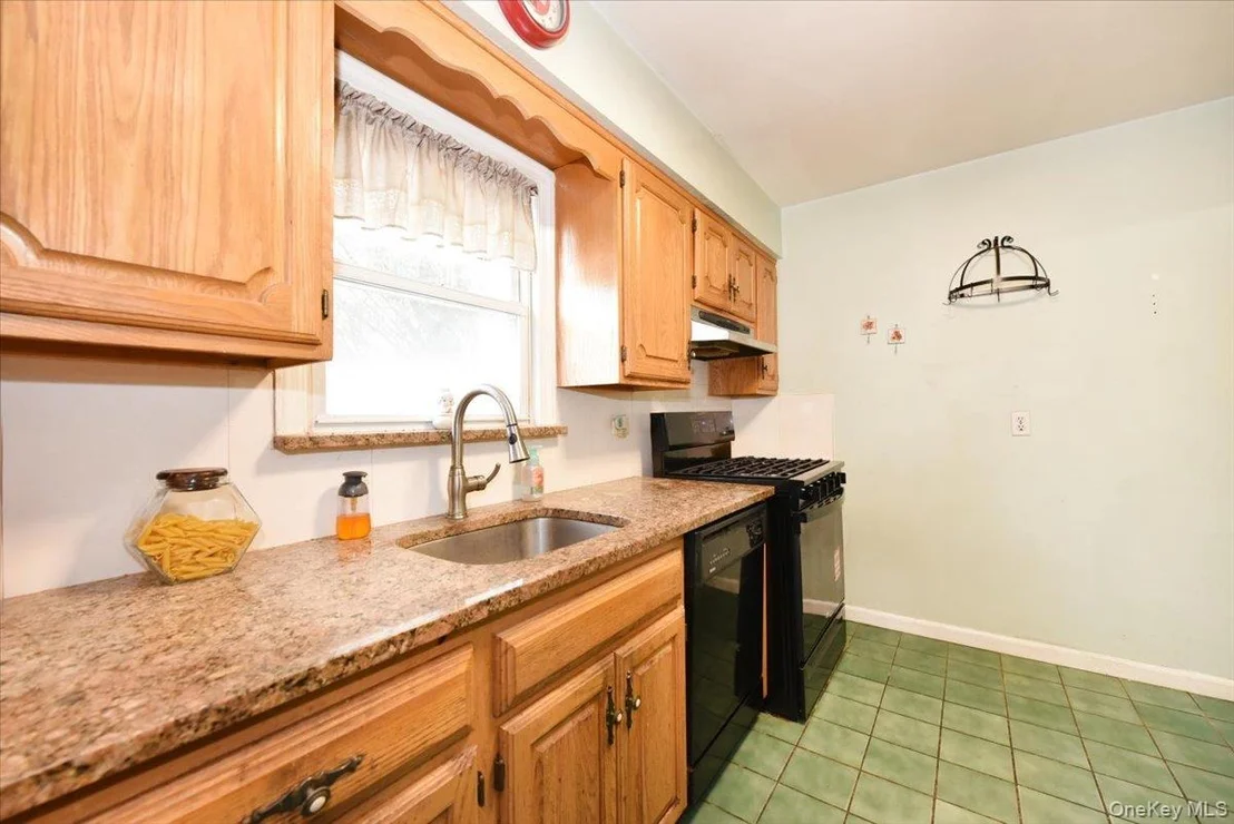Photo of 246-35 85th Road
