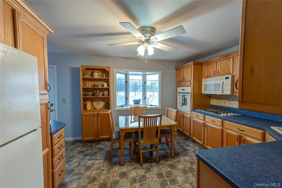 Photo of 33 Maple Avenue
