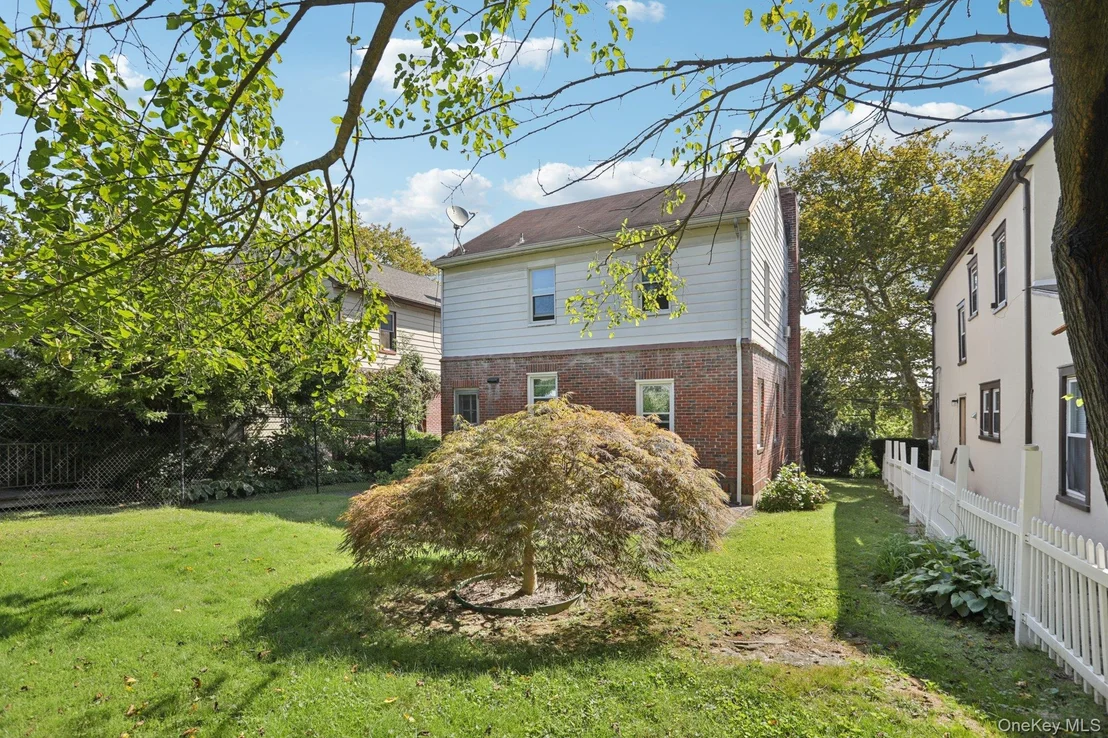 Photo of 184 Hillcrest Road