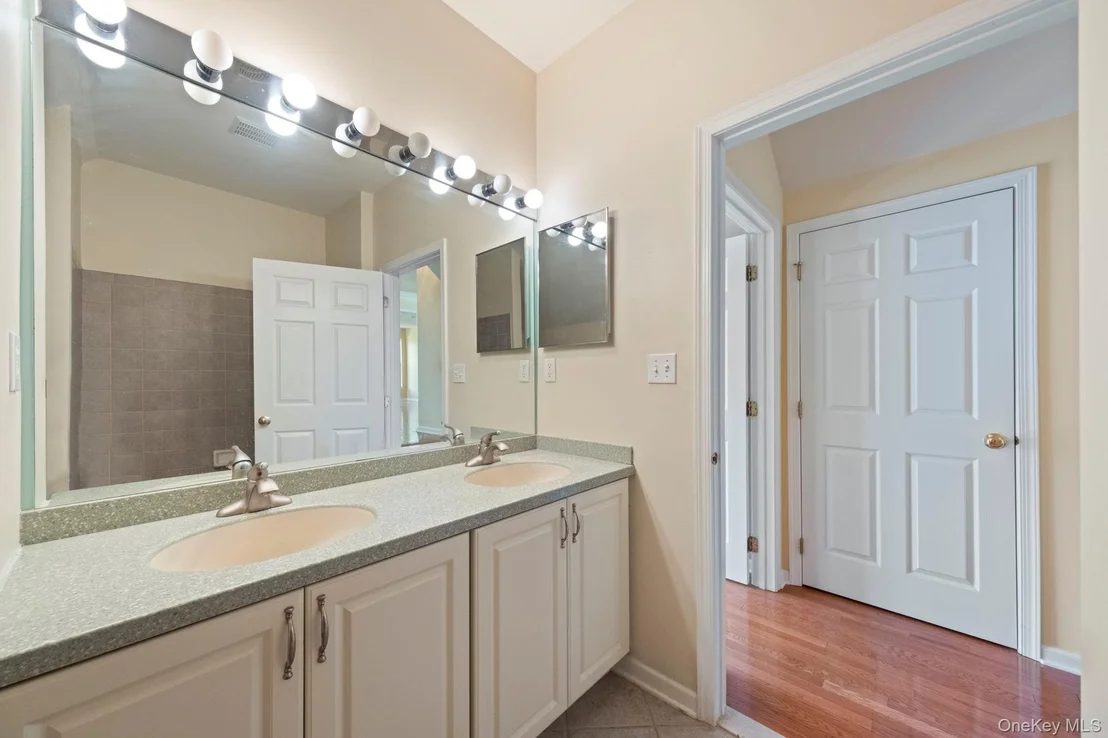 Photo of 421 Vassar Place