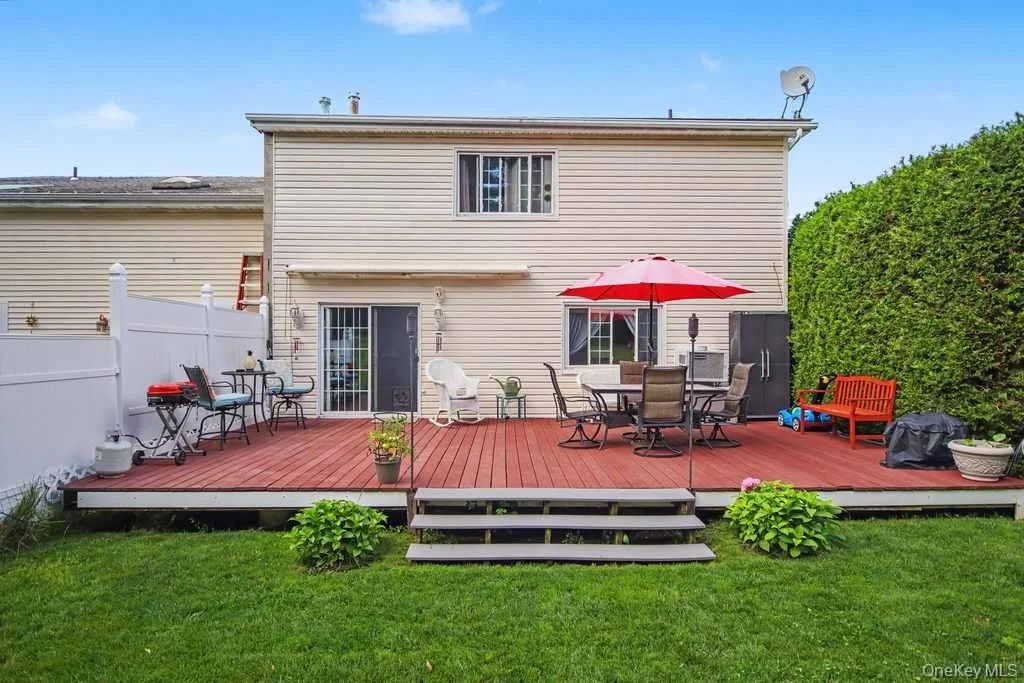 Photo of 20 Fieldstone Boulevard